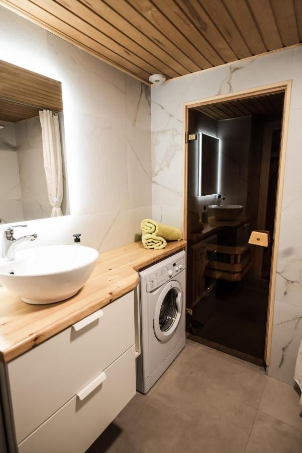 Cabin Guesthouse With Free Parking 페르누 외부 사진