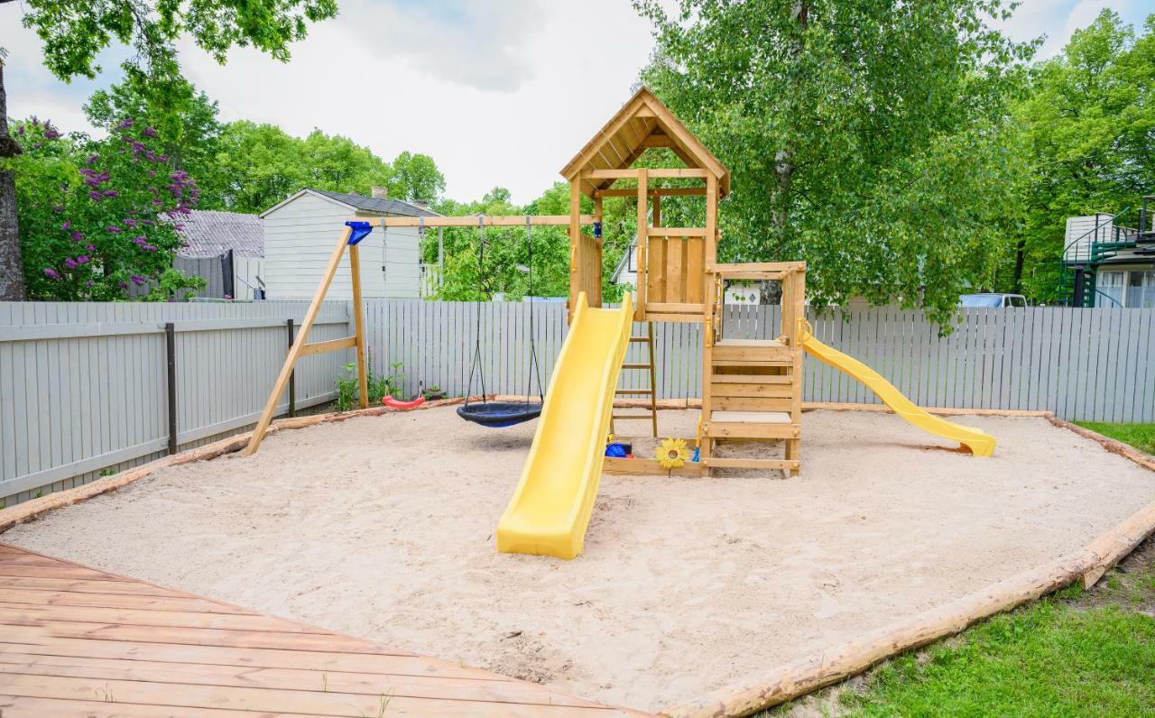 Cabin Guesthouse With Free Parking 페르누 외부 사진
